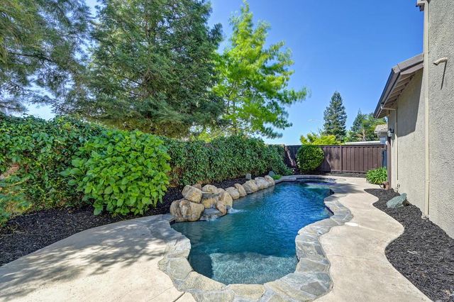 1013 Sandwick Way, Folsom, CA 95630
