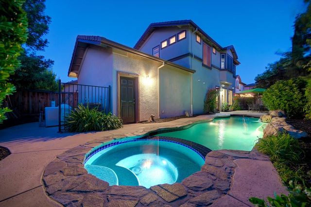 1013 Sandwick Way, Folsom, CA 95630