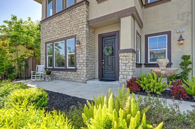 1013 Sandwick Way, Folsom, CA 95630