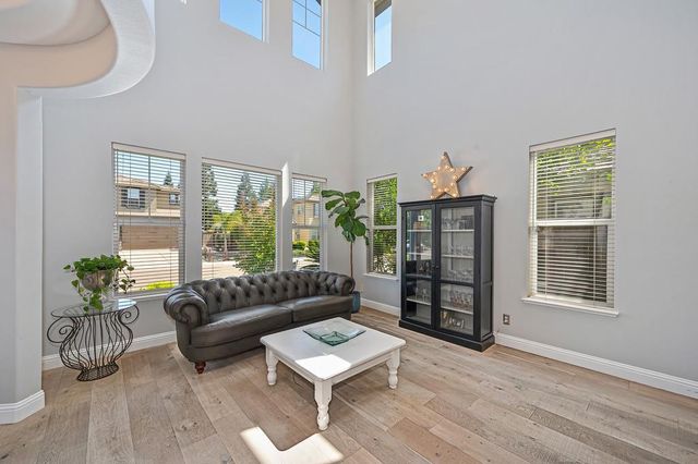 1013 Sandwick Way, Folsom, CA 95630