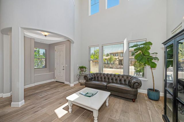 1013 Sandwick Way, Folsom, CA 95630