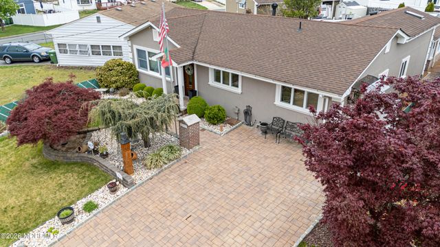 95 Pinetree Drive, Parlin, NJ 08859