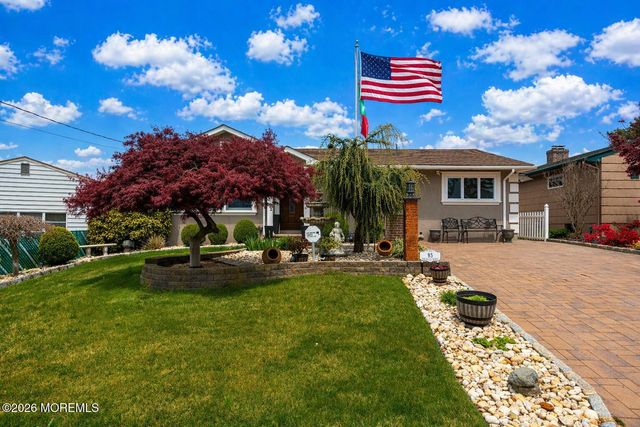 95 Pinetree Drive, Parlin, NJ 08859