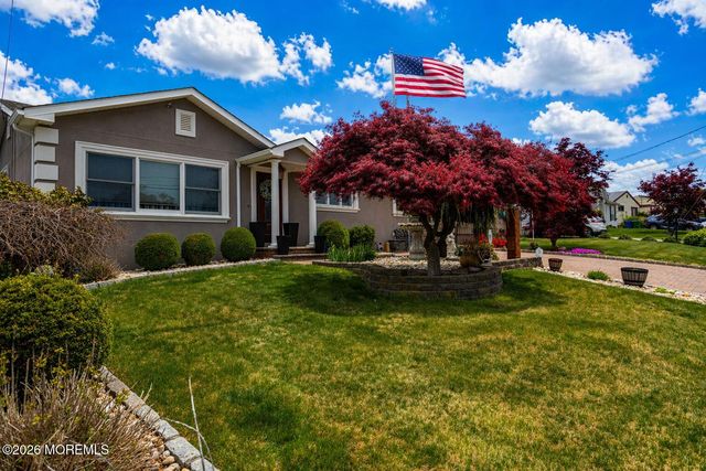 95 Pinetree Drive, Parlin, NJ 08859