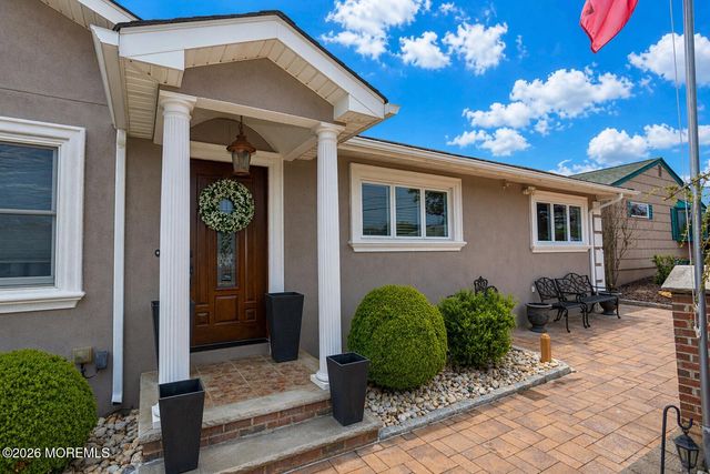 95 Pinetree Drive, Parlin, NJ 08859