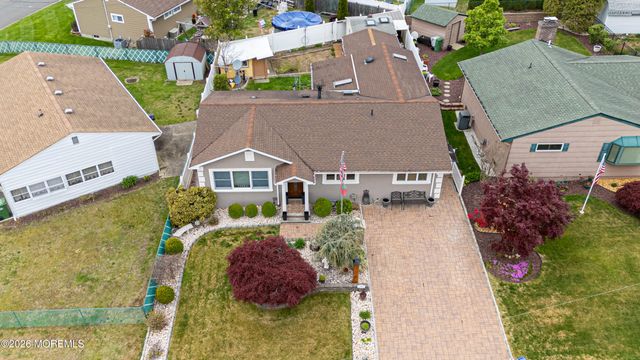 95 Pinetree Drive, Parlin, NJ 08859