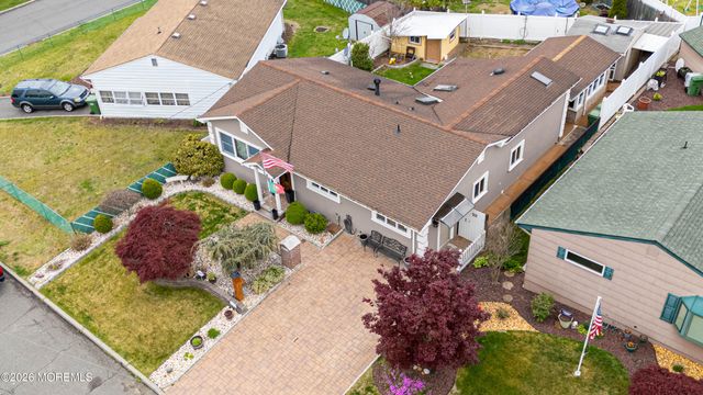 95 Pinetree Drive, Parlin, NJ 08859