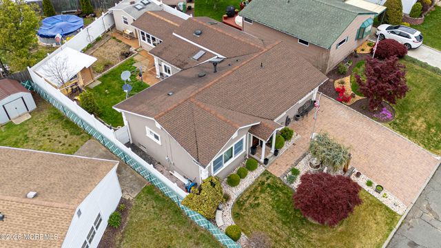 95 Pinetree Drive, Parlin, NJ 08859