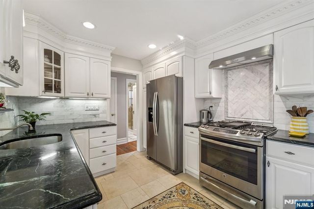 15 Dunn Place, Dumont, NJ 07628