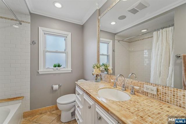 15 Dunn Place, Dumont, NJ 07628