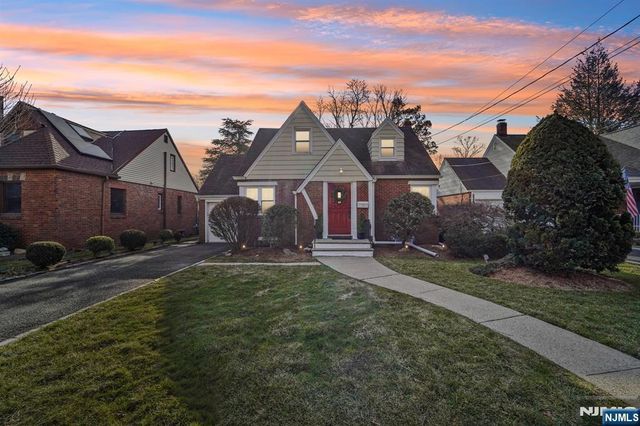 15 Dunn Place, Dumont, NJ 07628