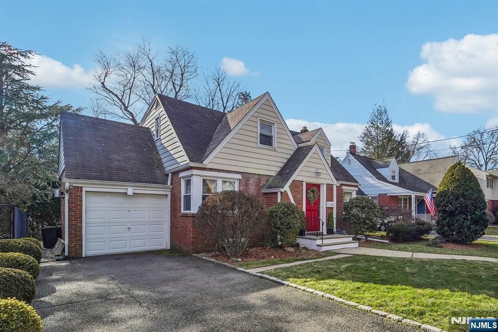15 Dunn Place, Dumont, NJ 07628