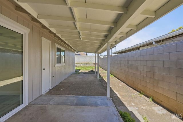 220 Wooner Drive, Arvin, CA 93203