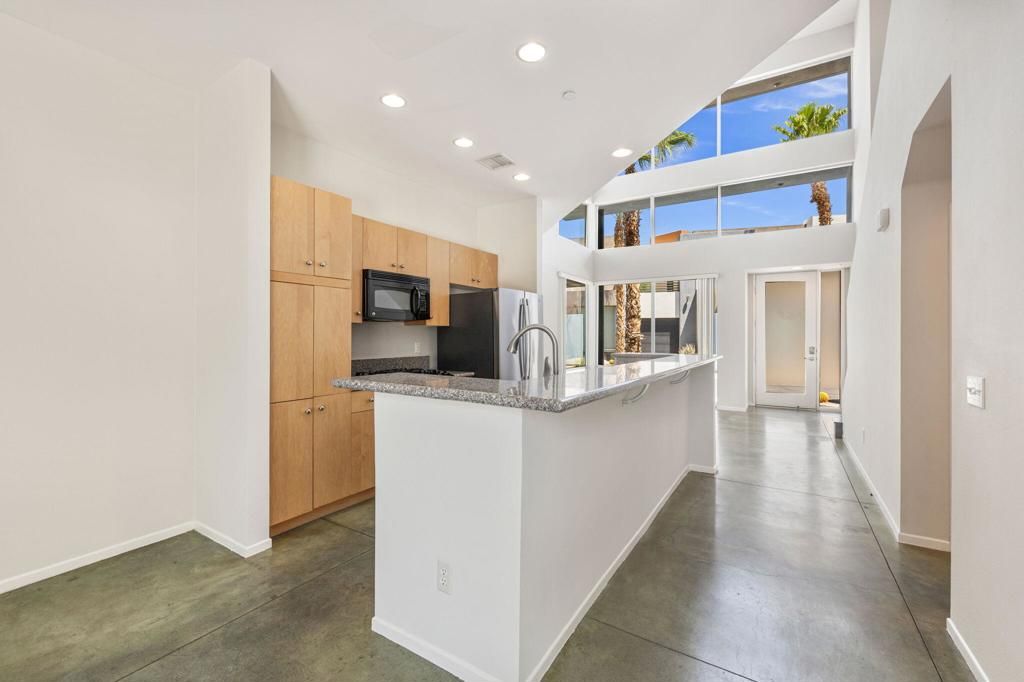 Image 17 of property listing at 231 Breeze Loop, Palm Springs, CA 92262