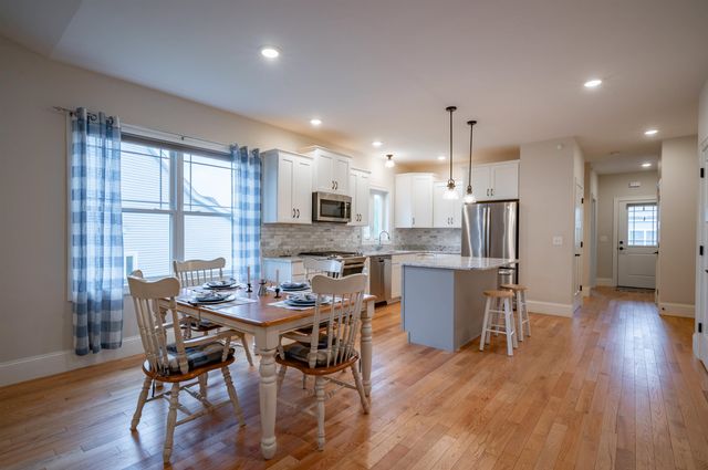 10 Abenaki Circle, Merrimack, NH 03054