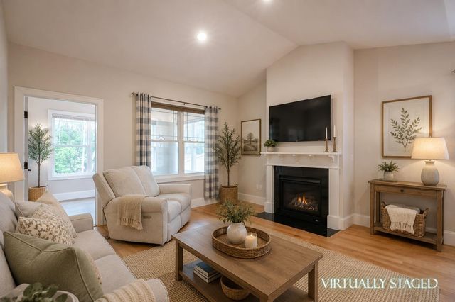 10 Abenaki Circle, Merrimack, NH 03054
