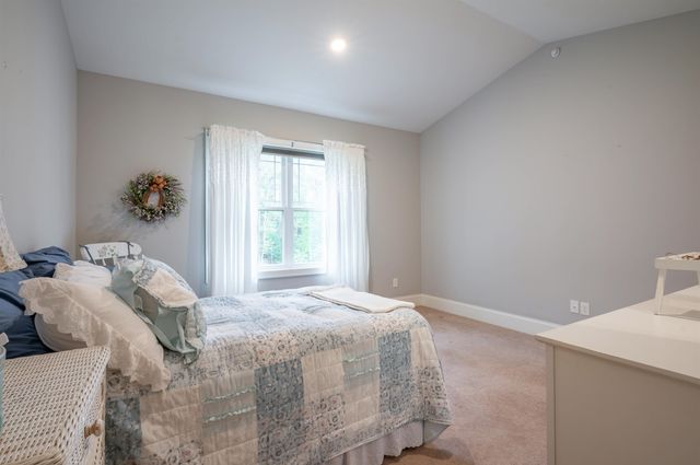 10 Abenaki Circle, Merrimack, NH 03054
