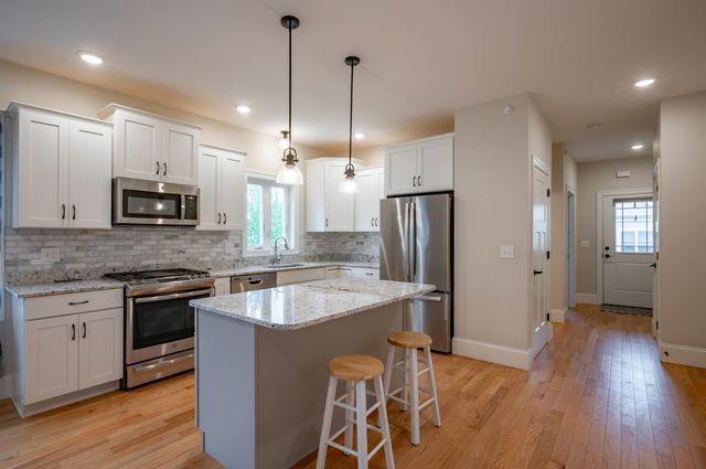 10 Abenaki Circle, Merrimack, NH 03054