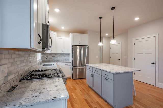 10 Abenaki Circle, Merrimack, NH 03054