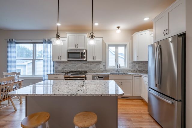 10 Abenaki Circle, Merrimack, NH 03054