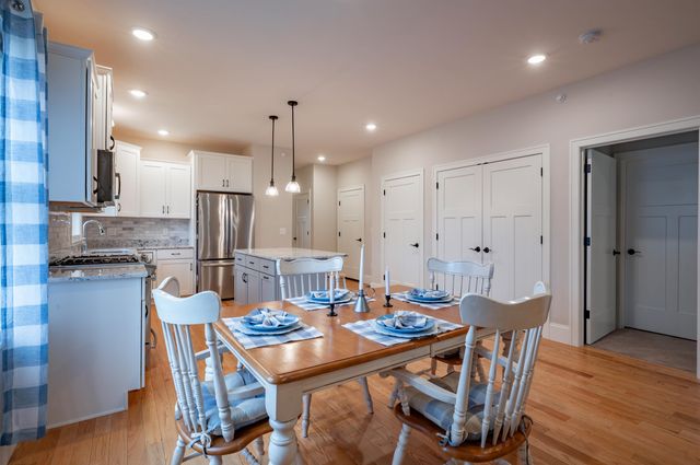 10 Abenaki Circle, Merrimack, NH 03054