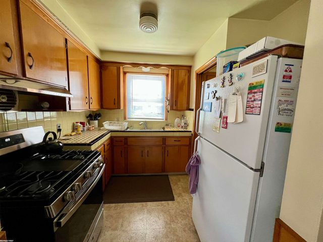 16624 Bettmar Street, Roseville, MI 48066
