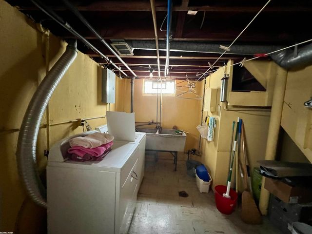 16624 Bettmar Street, Roseville, MI 48066