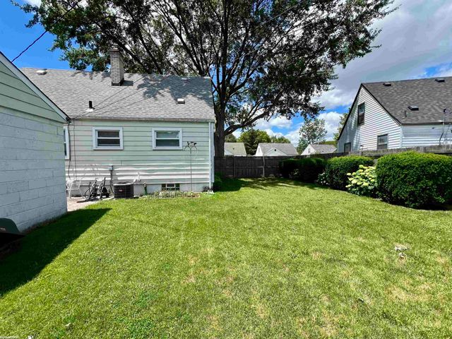 16624 Bettmar Street, Roseville, MI 48066