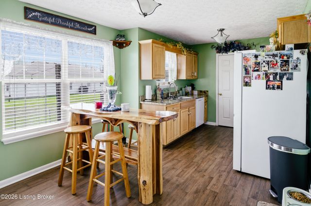 664 Oak Grove Blvd, Shepherdsville, KY 40165