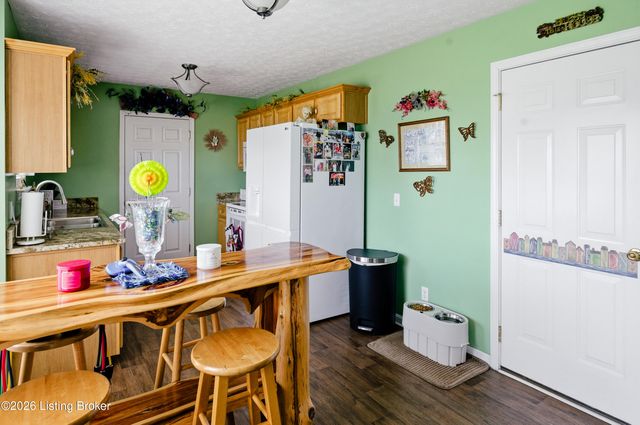 664 Oak Grove Blvd, Shepherdsville, KY 40165