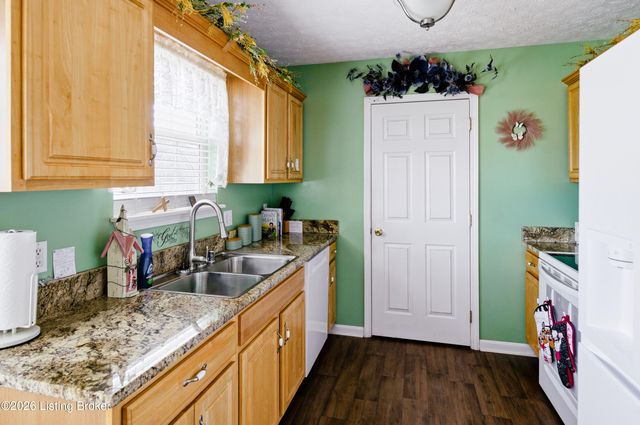 664 Oak Grove Blvd, Shepherdsville, KY 40165