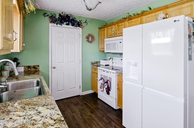 664 Oak Grove Blvd, Shepherdsville, KY 40165