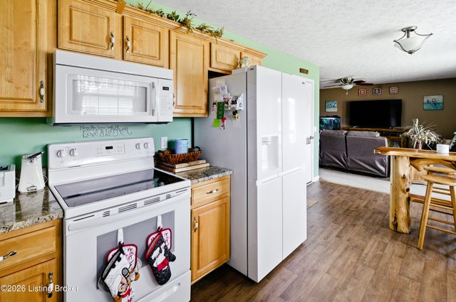 664 Oak Grove Blvd, Shepherdsville, KY 40165