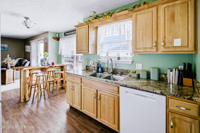 664 Oak Grove Blvd, Shepherdsville, KY 40165