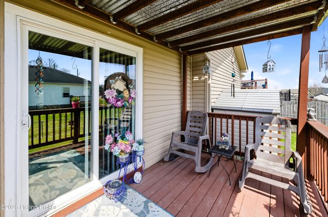 664 Oak Grove Blvd, Shepherdsville, KY 40165