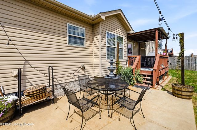 664 Oak Grove Blvd, Shepherdsville, KY 40165