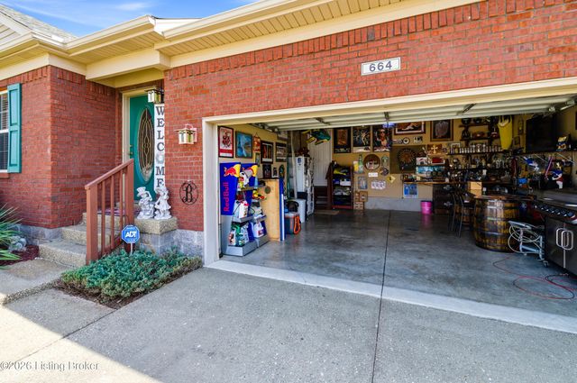 664 Oak Grove Blvd, Shepherdsville, KY 40165