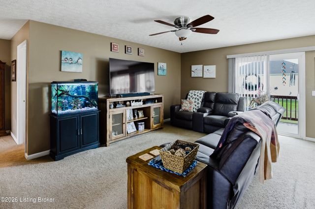 664 Oak Grove Blvd, Shepherdsville, KY 40165