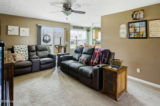 664 Oak Grove Blvd, Shepherdsville, KY 40165