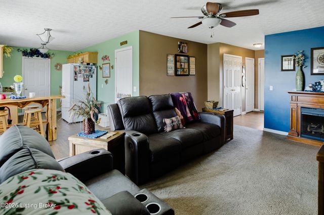 664 Oak Grove Blvd, Shepherdsville, KY 40165