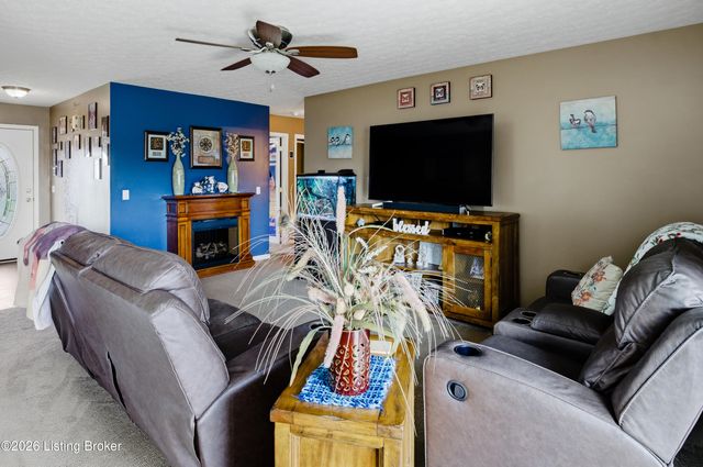 664 Oak Grove Blvd, Shepherdsville, KY 40165