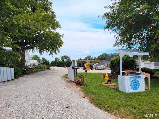 22169 NW Service Rd, Warrenton, MO 63383