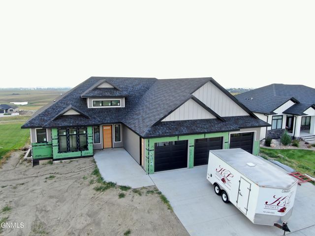 6212 Crested Butte Road, Bismarck, ND 58503