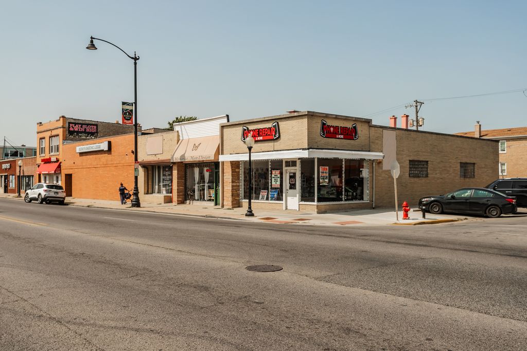 6830-6832 Cermak Road, Berwyn, IL 60402