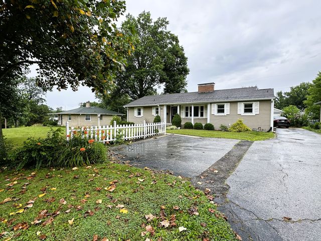 811 Shadowlawn Avenue, Greencastle, IN 46135