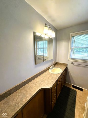 811 Shadowlawn Avenue, Greencastle, IN 46135