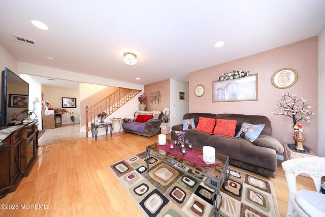 34 Evergreen Place, Keansburg, NJ 07734