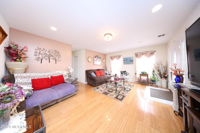 34 Evergreen Place, Keansburg, NJ 07734