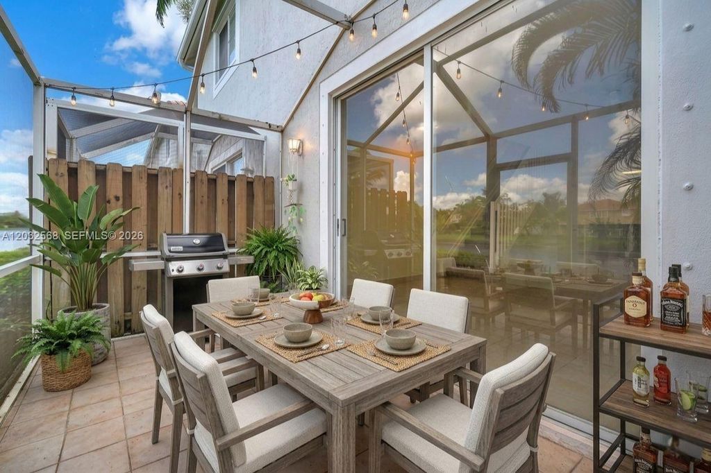 3698 San Simeon Cir, Weston, FL 33331