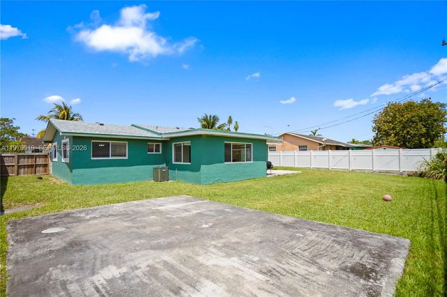 1831 SW 97th Ter, Miramar, FL 33025